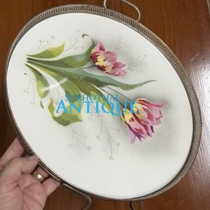 ถาดกระเบื้องโบราณสมัย ร.5 ใบขนาด 16" ลายคล้ายดอกทิวลิปสีนำ้ตาลเหลืองและชมพู 3 ดอก สวยงามและสมบูรณ์มากๆ - Image 2