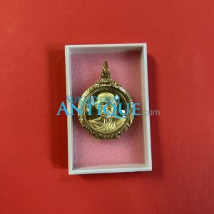 เหรียญสมเด็จพระพุฒาจารย์ ( โต พรหมรังสี ) วัดระฆังโฆสิตาราม อนุสรณ์ 122 ปี เนื้อทองคำ และ เลี่ยมทอง รวมนน.23 g เลี่ยมแบบเปิดฝา - Image 2